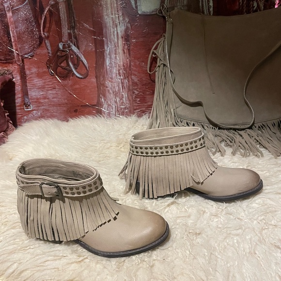 Naughty Monkey leather boots - Picture 2 of 9